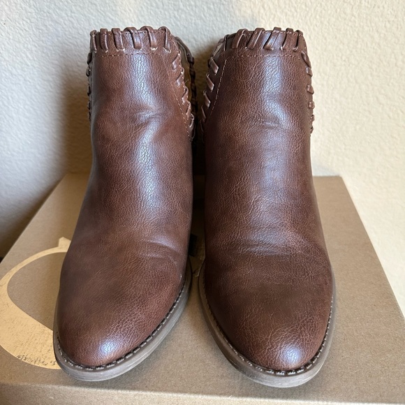Charlotte Russe size 7 brown ankle boots booties - Picture 5 of 7